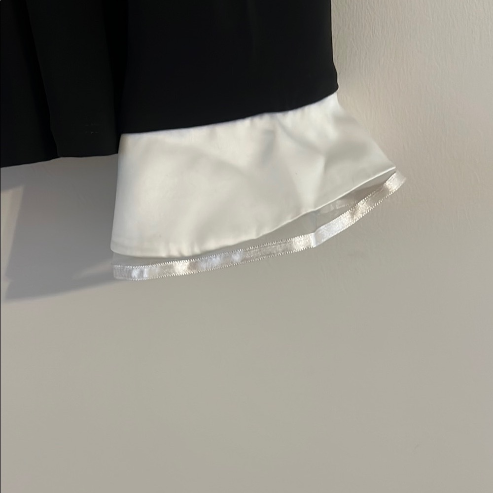 White House Black Market Elegant Black Top with White Accent Trim Size L - Picture 2 of 13